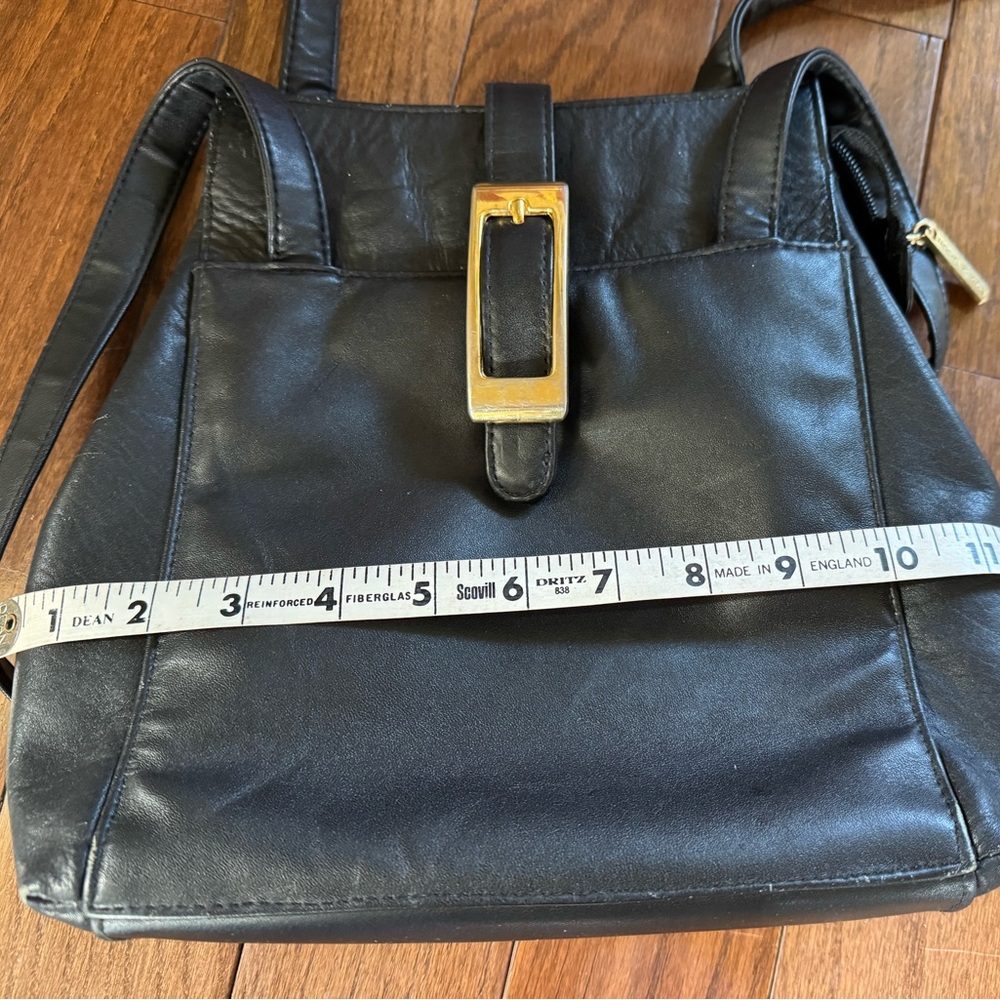 Laura Scott Black shoulder bag with front and back outer pockets, snap closure. - Picture 3 of 12